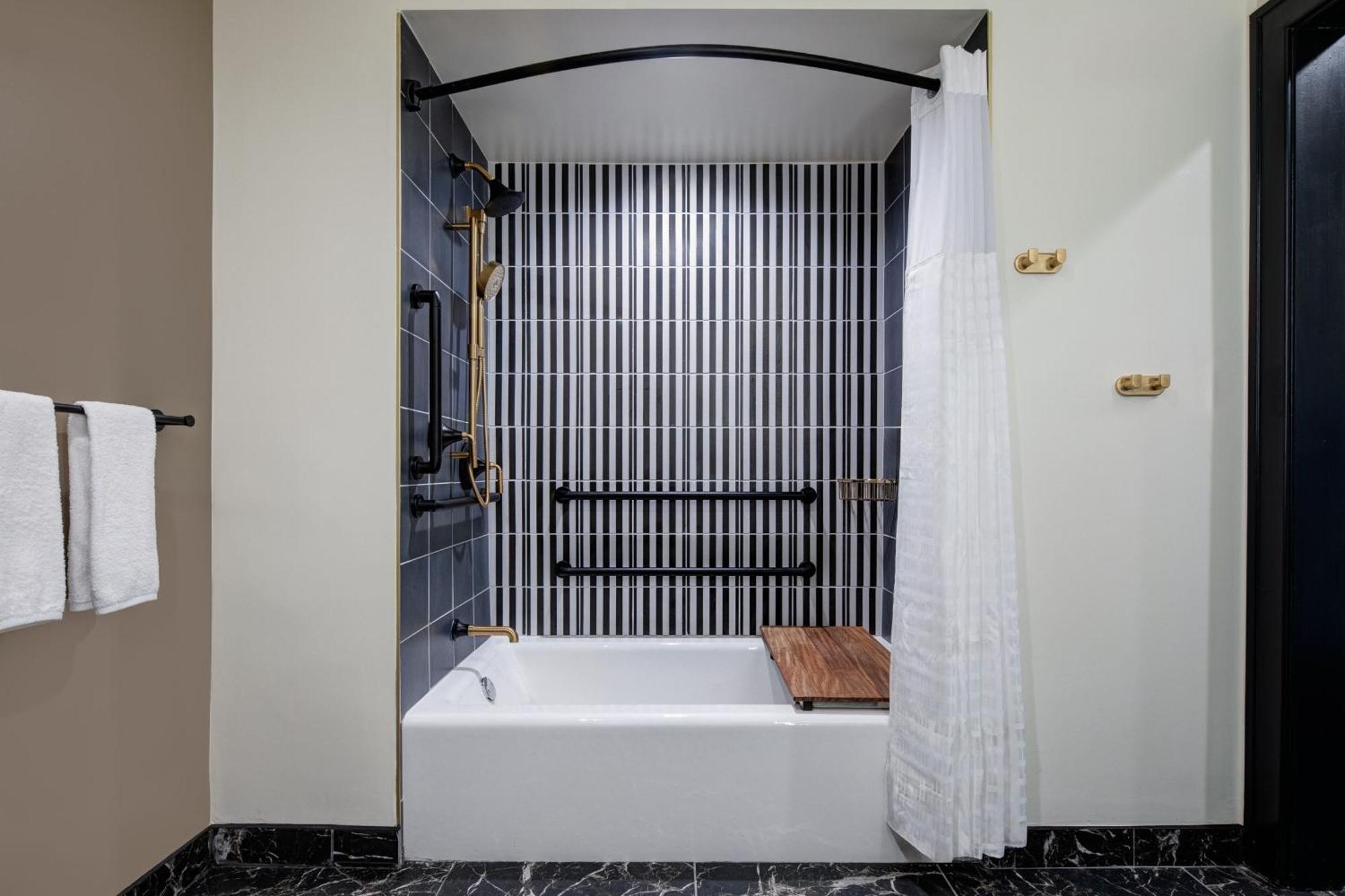 The Lasalle Hotel, Bryan College Station, A Tribute Portfolio Hotel 外观 照片