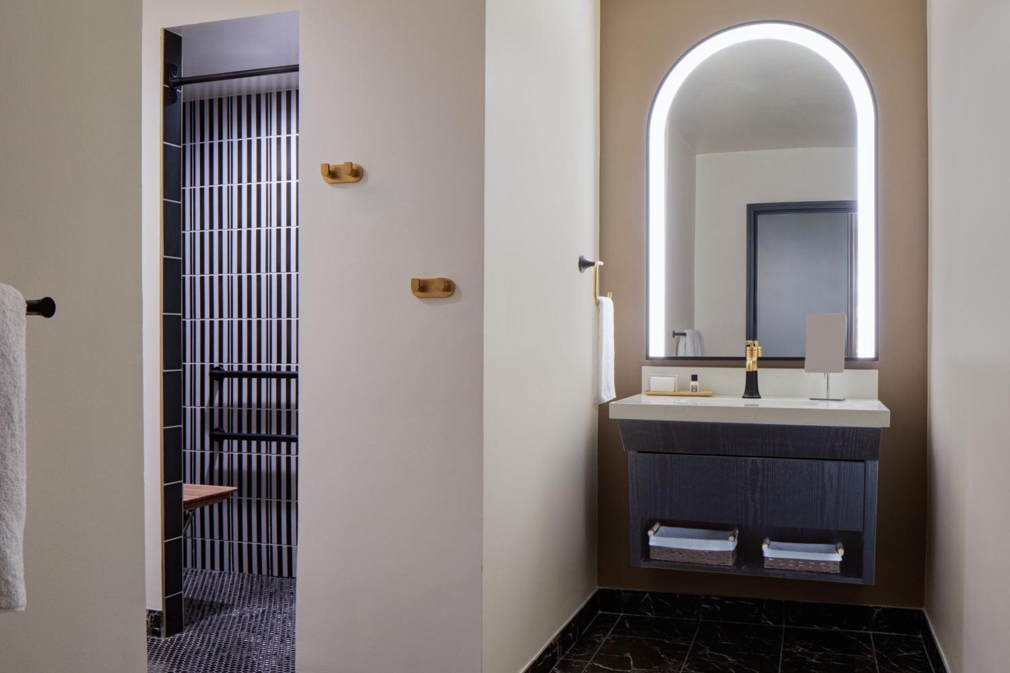 The Lasalle Hotel, Bryan College Station, A Tribute Portfolio Hotel 外观 照片